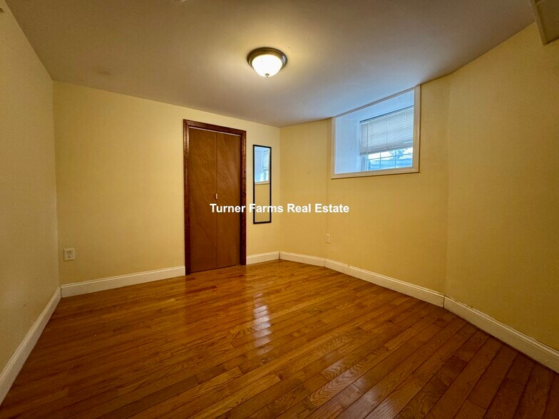 Building Photo - 154 Magazine St