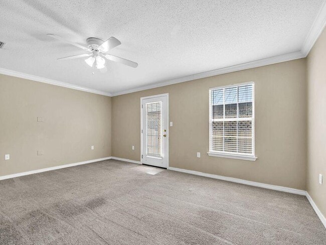 Building Photo - 983 Scenic Oak Ln