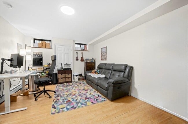 Building Photo - 215 1st St