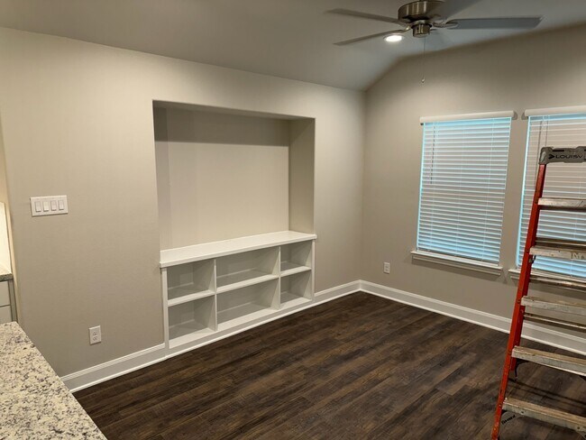 Building Photo - 10110 Barberry St