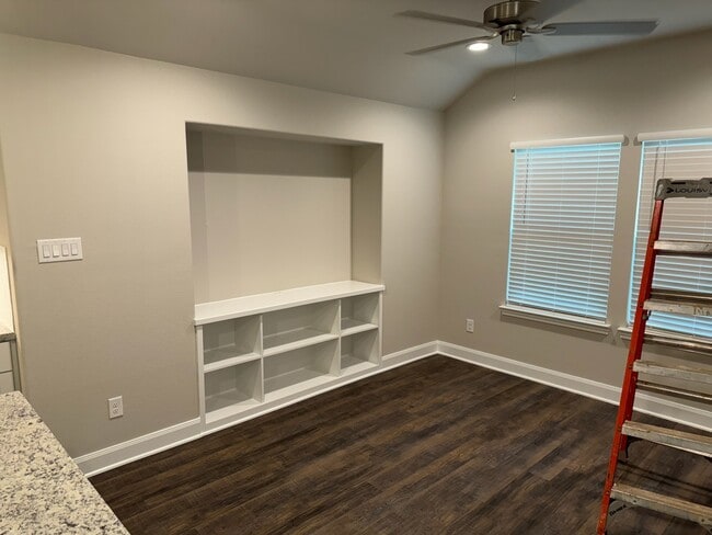 Building Photo - 10112 Barberry St