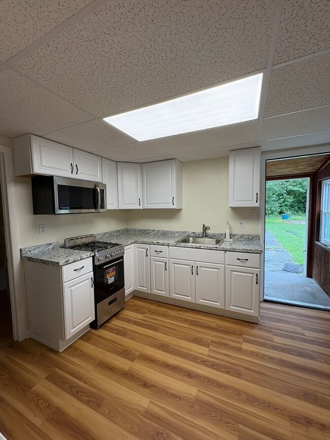 Building Photo - Updated 1-Bedroom Apartment – Move-In Ready!