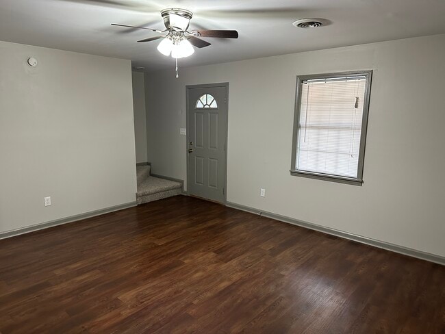 Building Photo - 905 W Jackson St