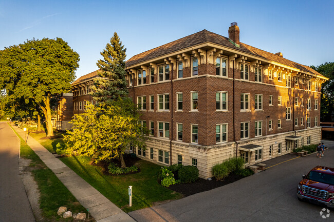 Building Photo - Twin Oaks Crossing