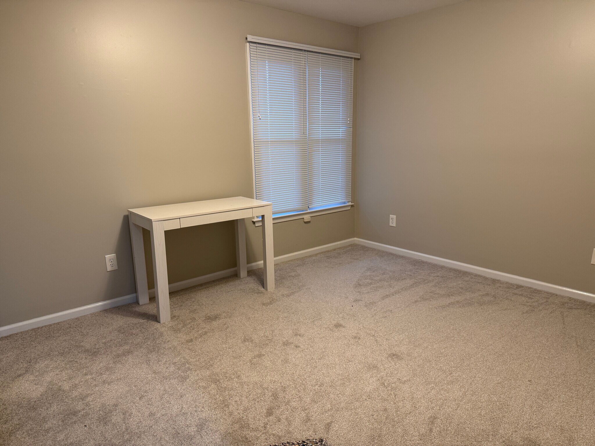 Second bedroom with desk remaining - 226 Hillsboro Pl