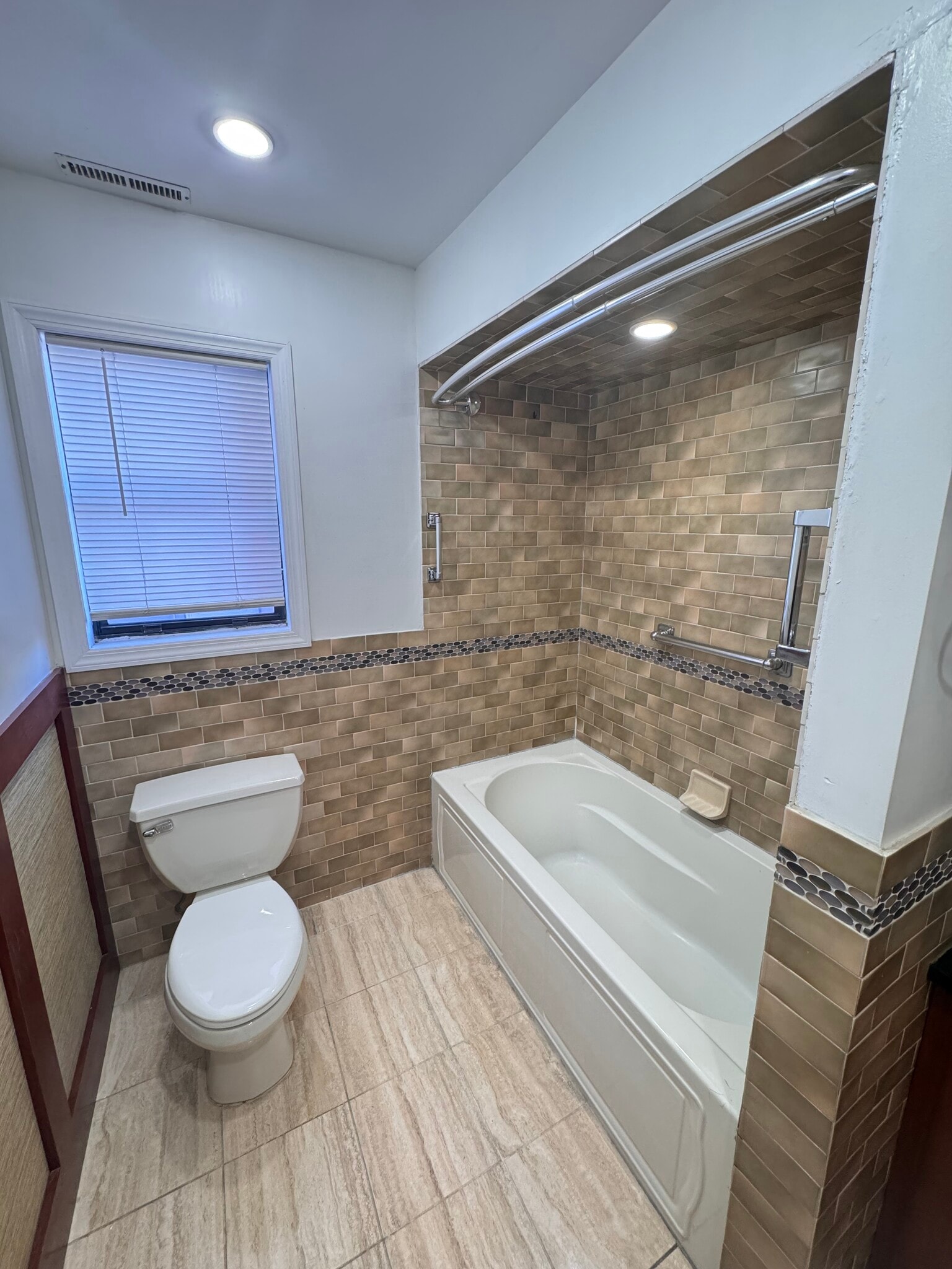 Building Photo - 6409 Granton Ave