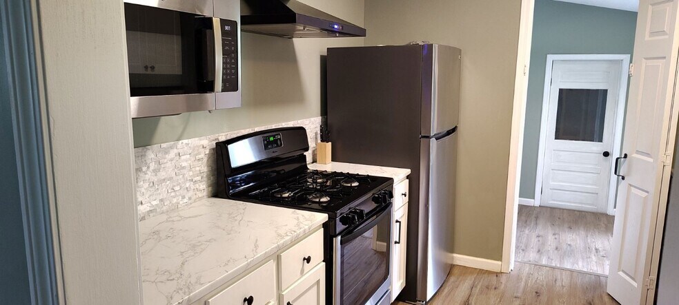 Building Photo - 1341 S Sandusky Ave