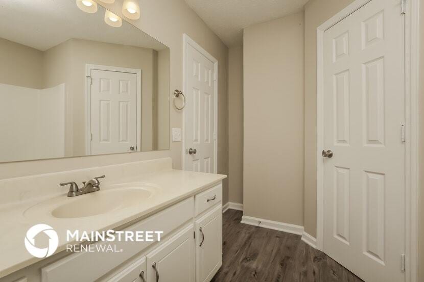 Building Photo - 2319 Centertree Dr