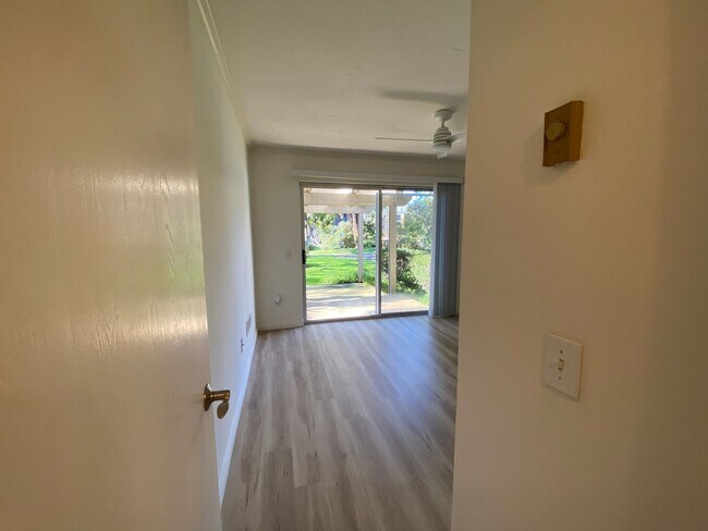 Building Photo - Spacious 2 Bedroom/ 2 Bath in the Highly Desired Tropical Setting of Windsong Cove Community of C...