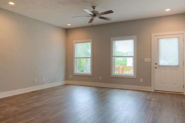 Building Photo - Four Bedroom Townhome in Uptown Village