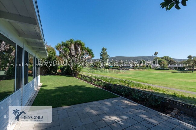 Building Photo - 902 La Sombra Dr