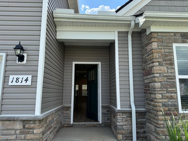 Building Photo - 1814 Albarado Trl
