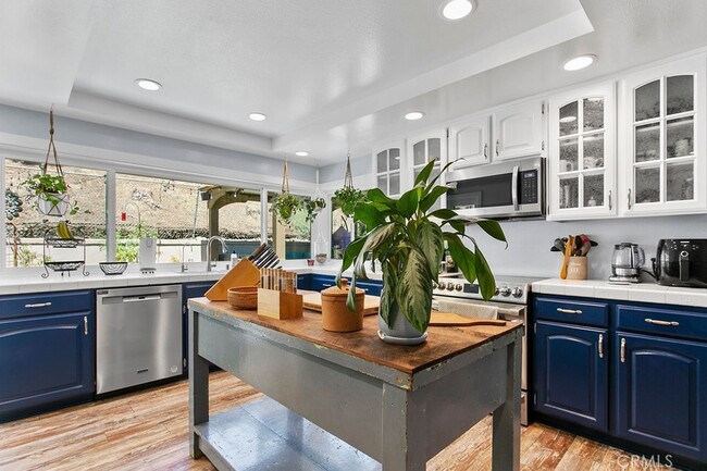 Building Photo - 24585 Overlake