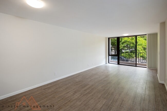 Building Photo - 3138 Waialae Ave