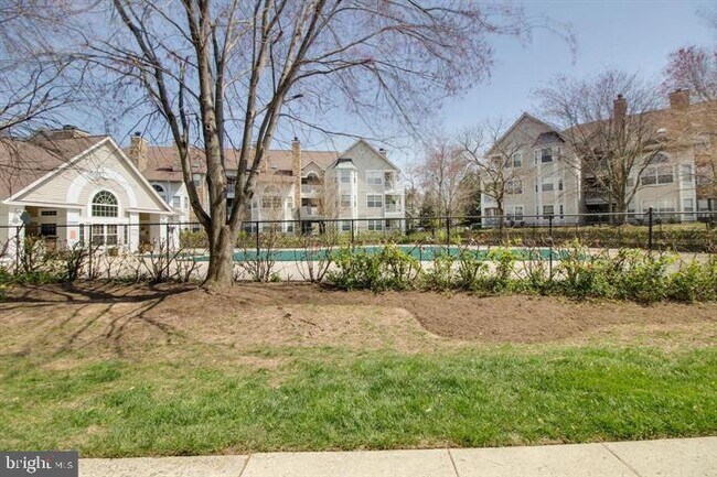 Building Photo - 5608 Willoughby Newton Dr