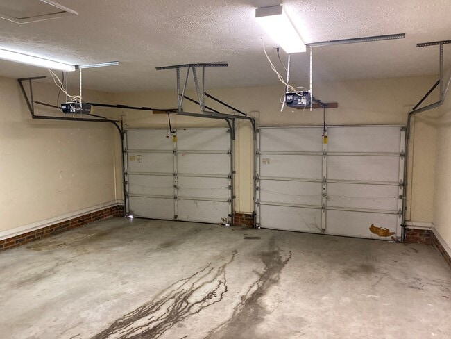 Building Photo - Carolina Lakes!!