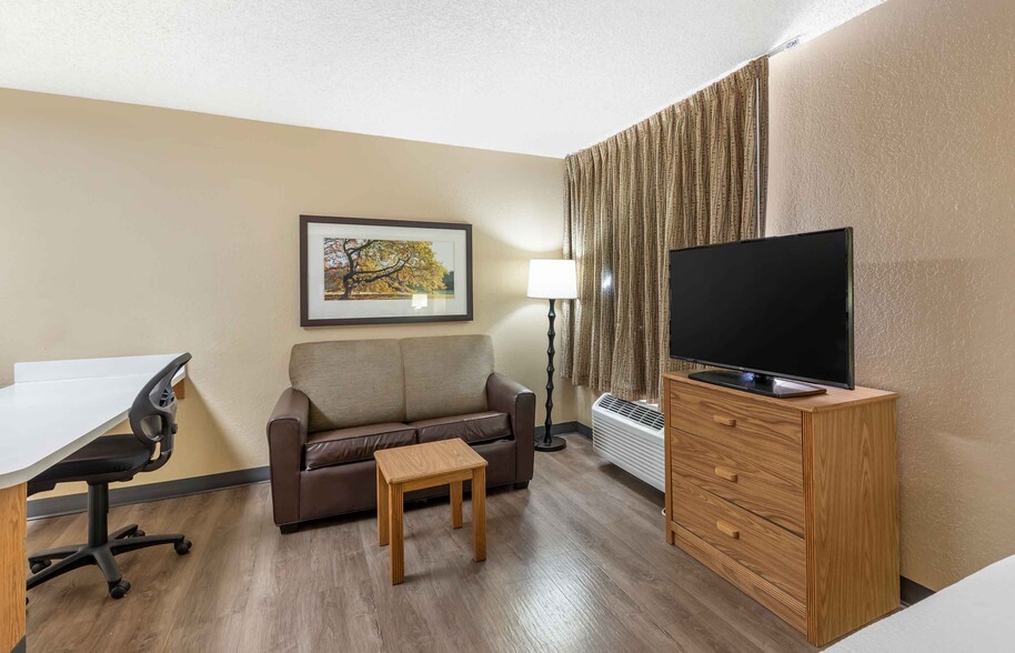 Building Photo - Furnished Studio-Providence - Airport