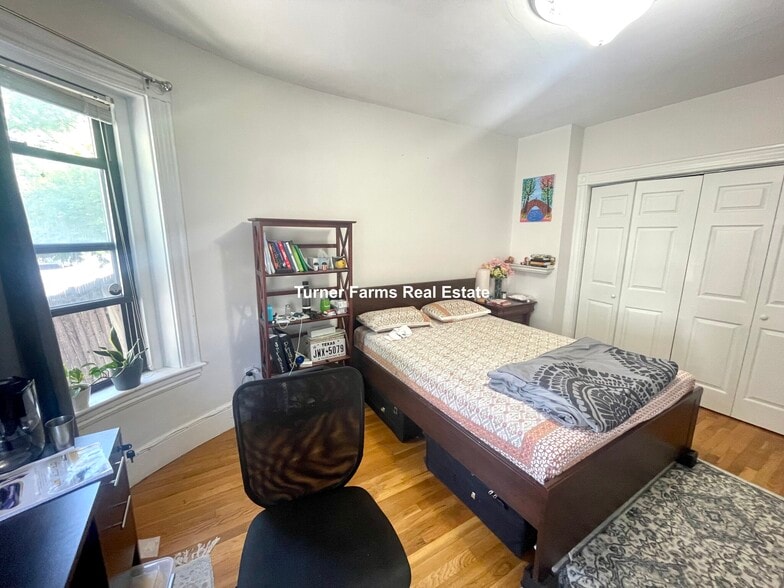 Building Photo - 40 Cedar St