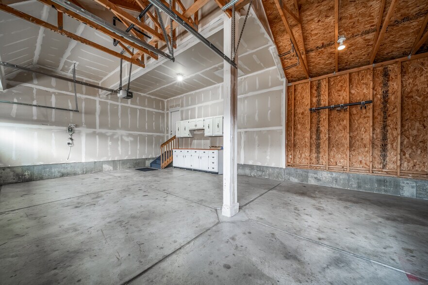Building Photo - 11598 S Maiden Hair Way