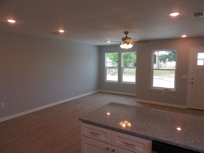 Building Photo - 1132 Mulberry Ave