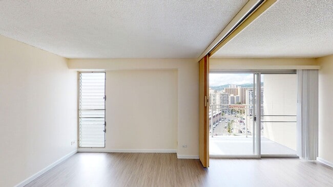 Building Photo - Fully Renovated 1 BR Unit at Kapiolani Manor