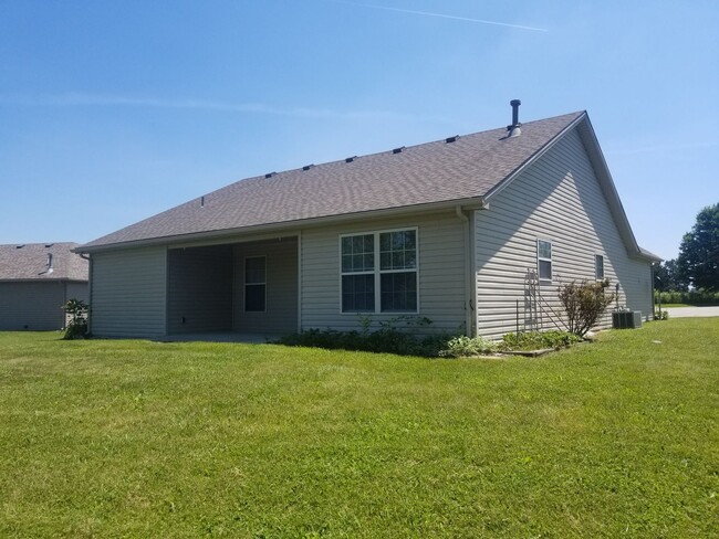 Building Photo - Spacious Ranch Home