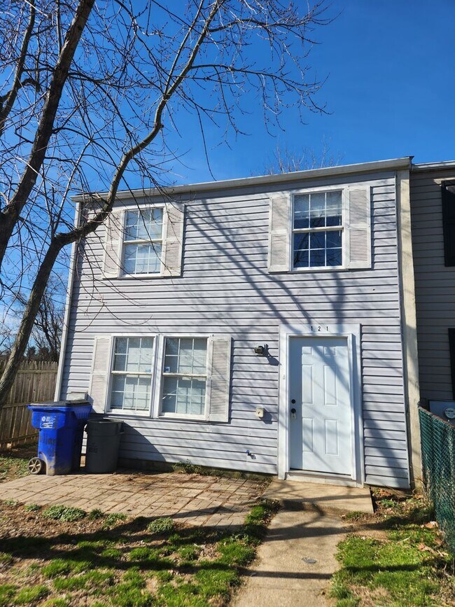 Building Photo - 121 Mallard Ct
