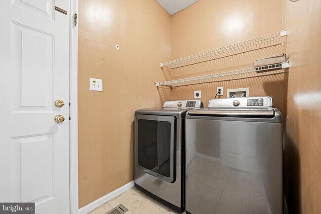 Building Photo - 445 Tuvira Ln