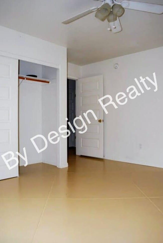 Building Photo - Modern 4 Bed 5 Bath Near UofA – Private Baths & Off-Street Parking