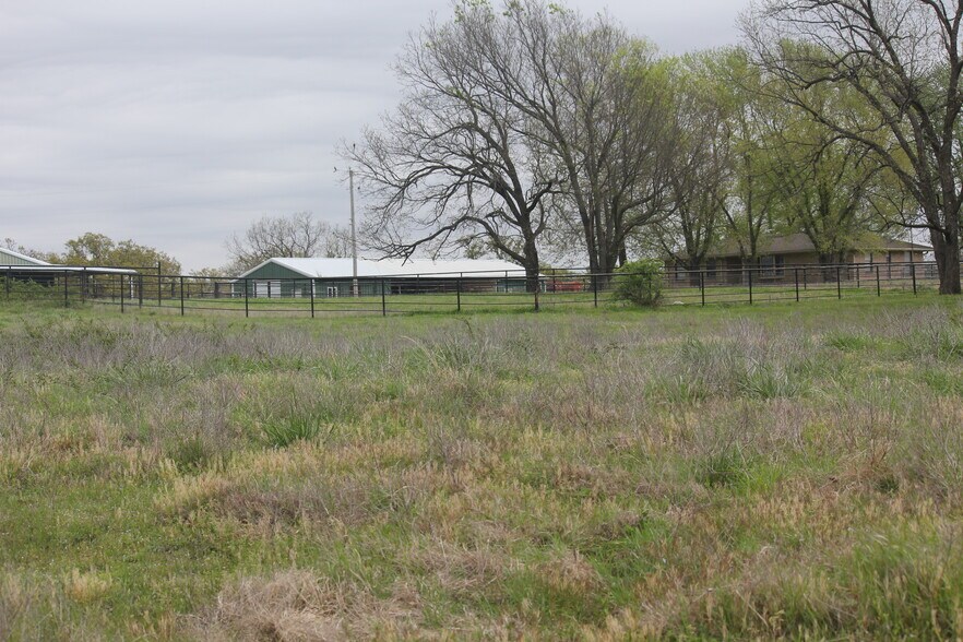 Acreage to the west - 27160 North 3990 Road