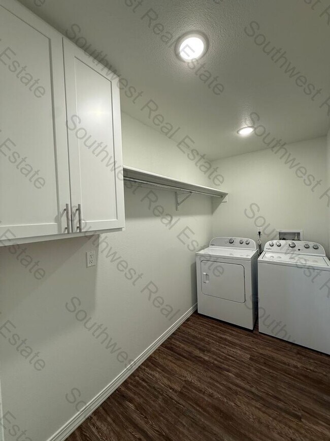 Building Photo - 2135 Bobwhite Ct