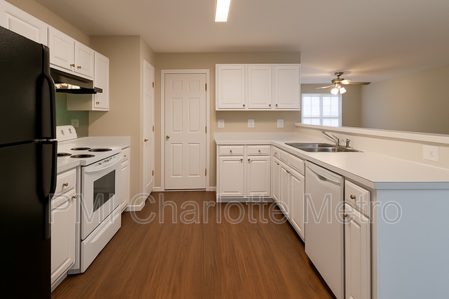 Building Photo - 1525 Crandon Dr