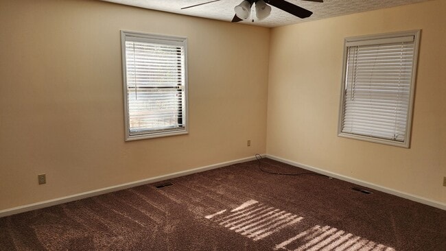 Building Photo - Home Located in Hamilton, Close to Lake Harding!