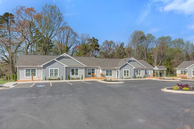 Building Photo - Modern 2-Bed, 2-Bath Single-Level Townhome in Conover – Pet-Friendly Community!