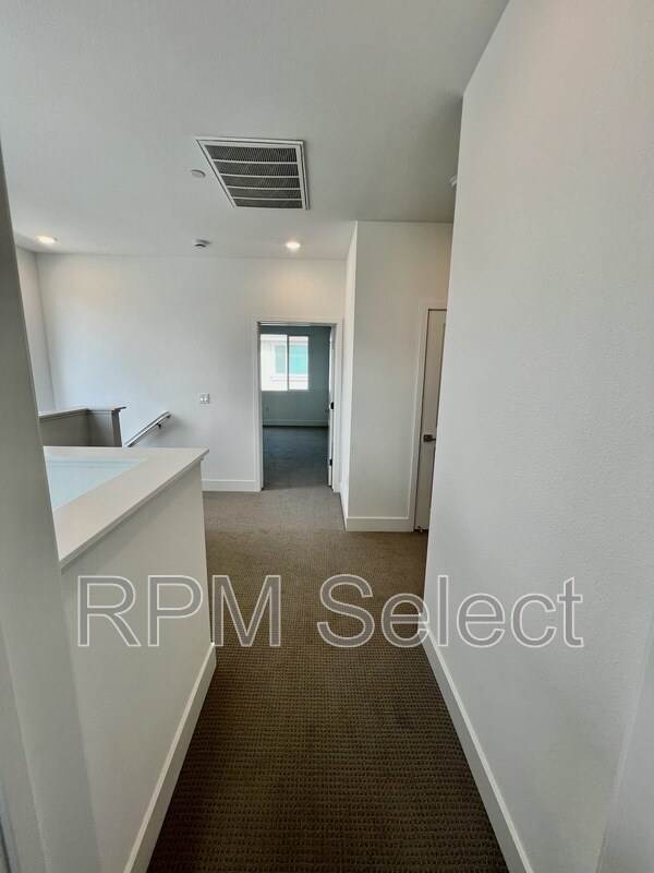 Building Photo - 2604 Atascadero Dr