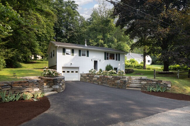 Primary Photo - 37 Greene Ave