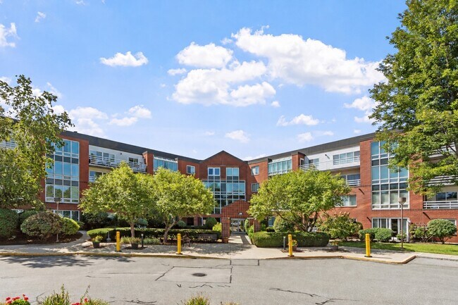 Building Photo - 487 Place Ln