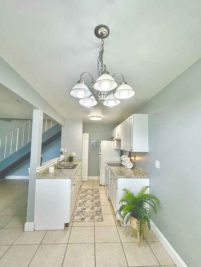 Building Photo - Now Leasing: 2-Bedroom Home with Garage & ...