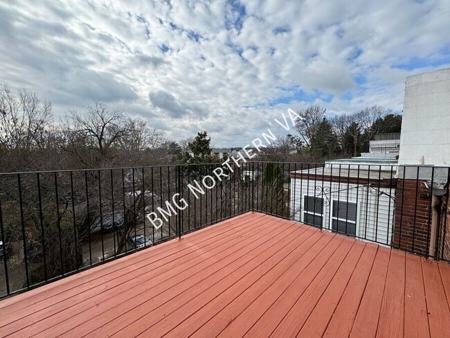 Building Photo - 4412 Volta Pl NW