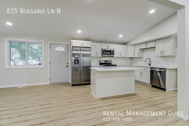 Building Photo - Stunning 4 Bedroom Home! Wayzata School District!