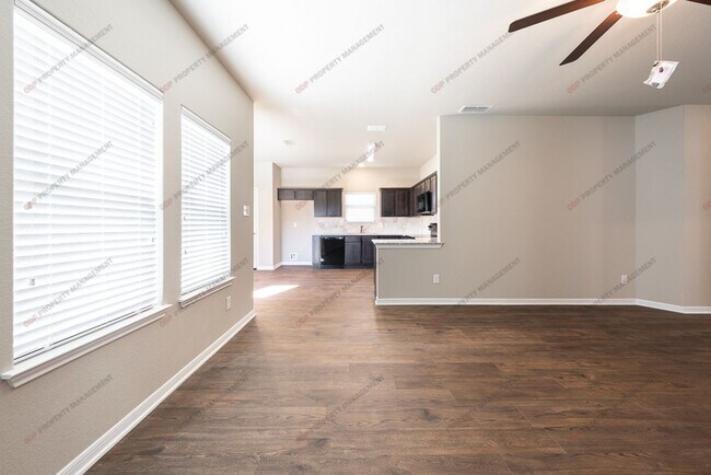 Building Photo - 1242 Lakeway Crossing Dr