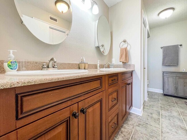 Building Photo - 106 Port Royal Way