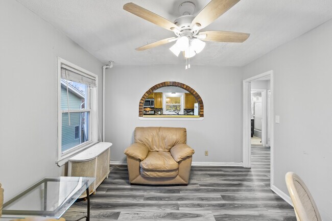 Building Photo - 23 2nd St