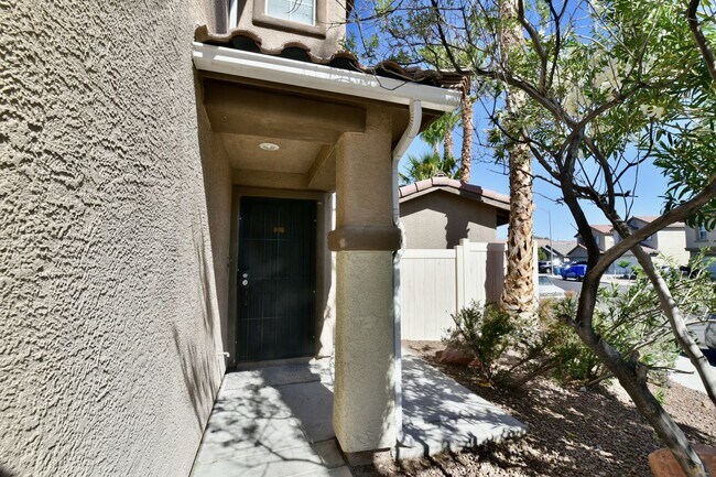 Building Photo - Spacious 4Bed/2Bath/2Car Home located in North Las Vegas w/ Pool!