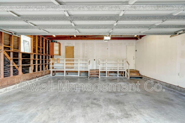 Building Photo - 8860 Fabienne Way