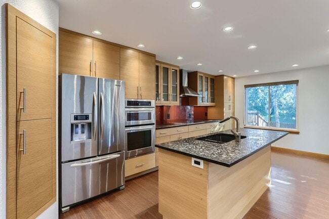Building Photo - MODERN 2 BED/1.5 BATH IN HEART OF BOULDER!