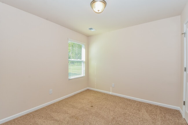 Building Photo - 2055 Barnhart Dr