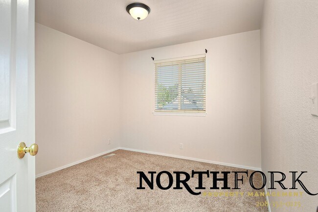 Building Photo - Welcome to a beautifully maintained home in one of Eagle’s most desirable neighborhoods