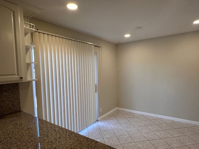 Building Photo - 27755 Del Norte Ct