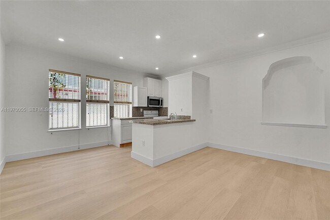 Building Photo - 1027 Pennsylvania Ave